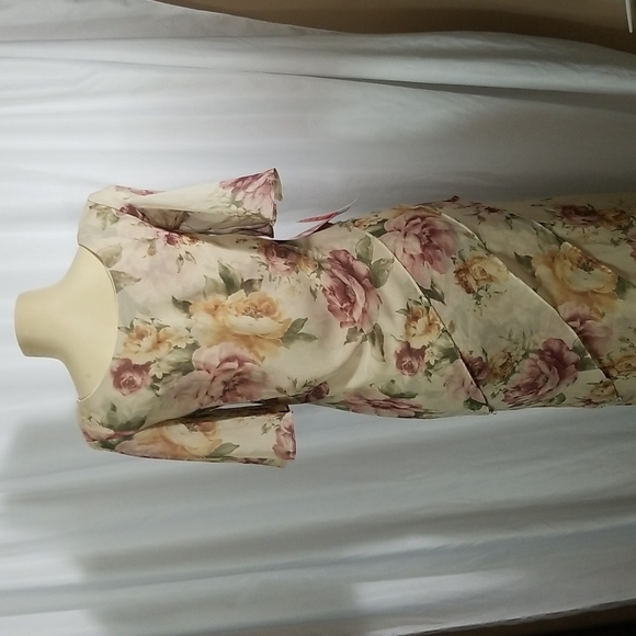 VINTAGE J.B.S. WOMENS FLORAL DRESS IN SIZE 6- TIERED DESIGN - Picture 6 of 10